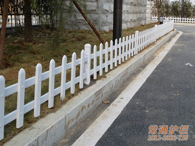 常州PVC綠化柵欄塑鋼花圃圍欄