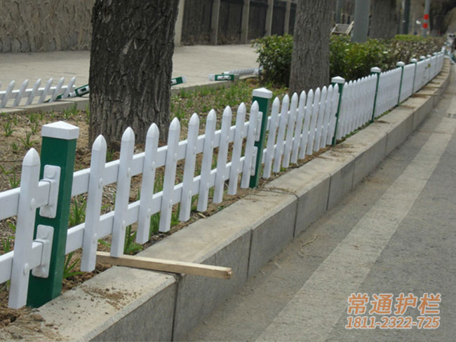 常州PVC草坪隔離防護欄塑鋼花圃圍欄